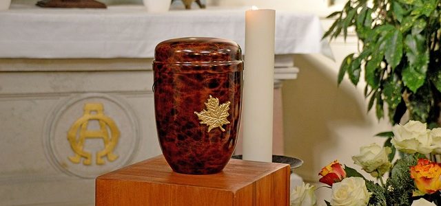 Pourquoi choisir une urne funéraire ?